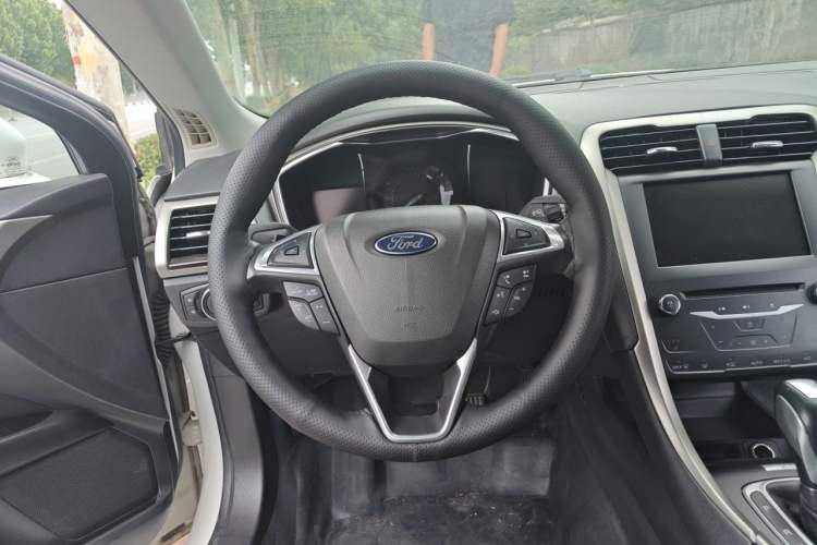 Used Ford Mondeo 2013 2.0L GTDi 200 Luxury Model Steering Wheel