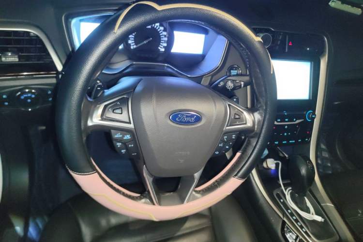 Used Ford Mondeo 2013 2.0L GTDi 200 Luxury Model Steering Wheel