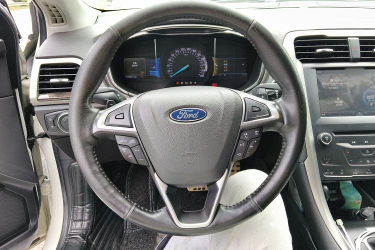 Used Ford Mondeo 2013 2.0L GTDi 200 Luxury Model Steering Wheel