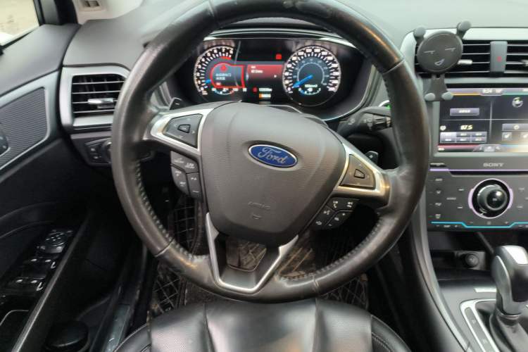 Used Ford Mondeo 2013 2.0L GTDi240 Luxury Sport Model Steering Wheel