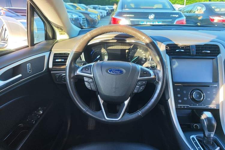 Used Ford Mondeo 2013 2.0L GTDi 200 Fashion Edition Steering Wheel