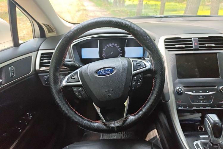 Used Ford Mondeo 2013 2.0L GTDi 200 Luxury Model Steering Wheel