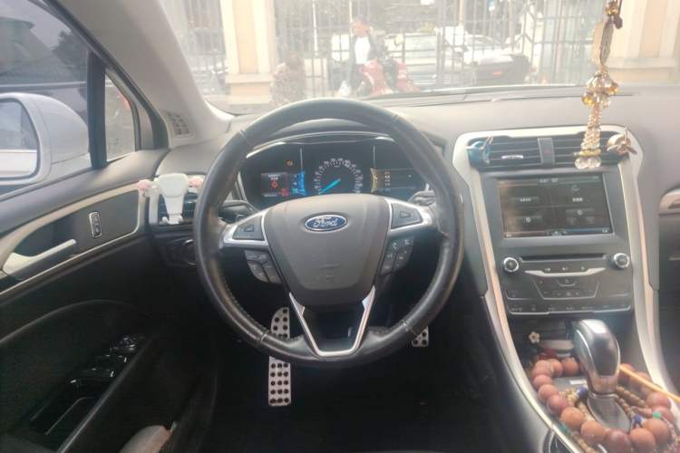 Used Ford Mondeo 2013 2.0L GTDi 200 Luxury Model Steering Wheel