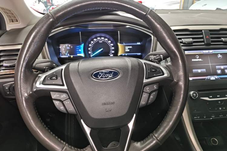 Used Ford Mondeo 2013 2.0L GTDi 200 Luxury Model Steering Wheel