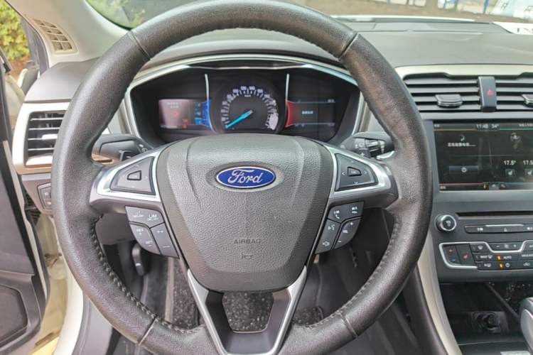 Used Ford Mondeo 2013 2.0L GTDi 200 Luxury Model Steering Wheel
