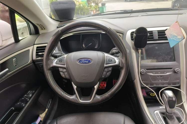 Used Ford Mondeo 2013 2.0L GTDi 200 Luxury Model Steering Wheel