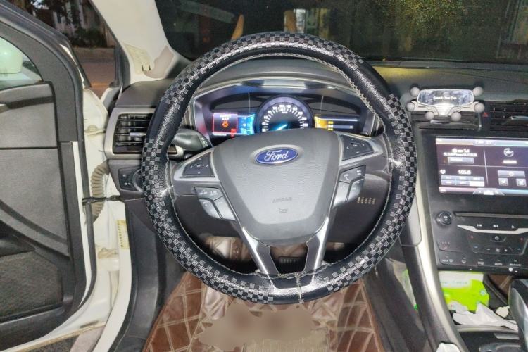 Used Ford Mondeo 2013 2.0L GTDi 200 Luxury Model Steering Wheel