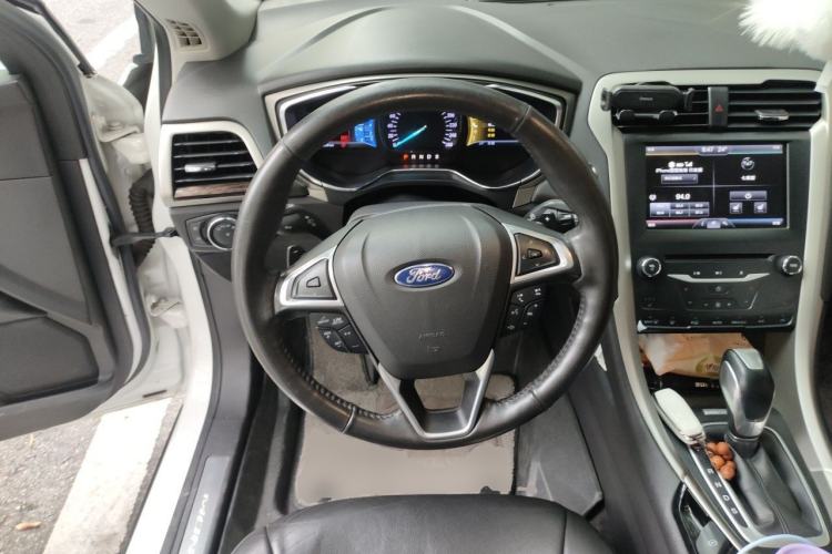 Used Ford Mondeo 2013 2.0L GTDi 200 Luxury Model Steering Wheel