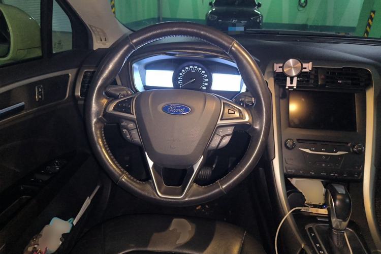 Used Ford Mondeo 2013 2.0L GTDi 200 Luxury Model Steering Wheel