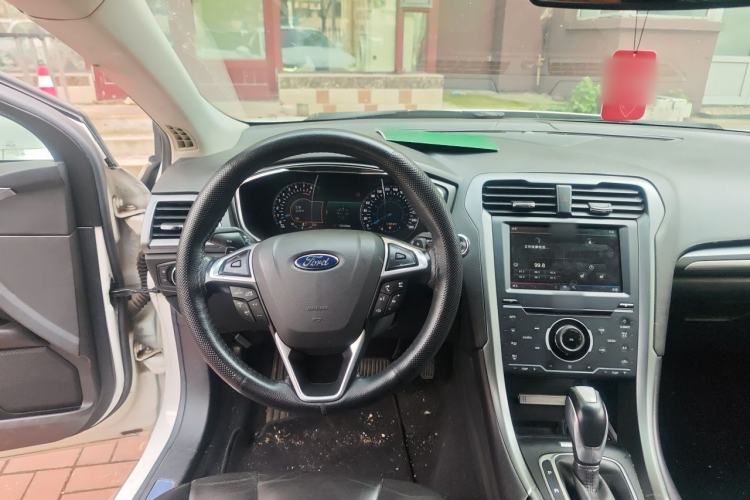 Used Ford Mondeo 2013 2.0L GTDi240 Luxury Sport Model Steering Wheel