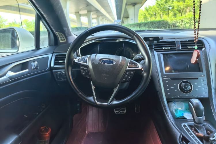 Used Ford Mondeo 2013 2.0L GTDi240 Luxury Sport Model Steering Wheel