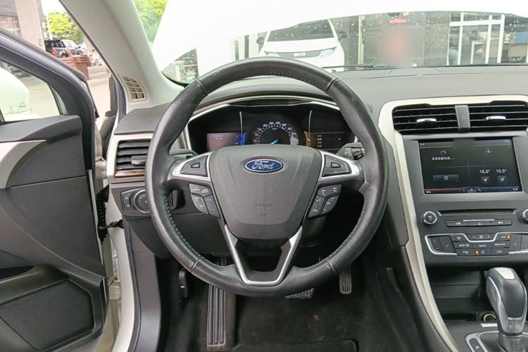 Used Ford Mondeo 2013 2.0L GTDi 200 Luxury Model Steering Wheel
