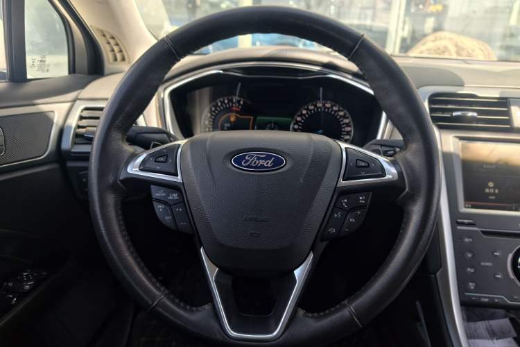 Used Ford Mondeo 2013 2.0L GTDi240 Luxury Sport Model Steering Wheel