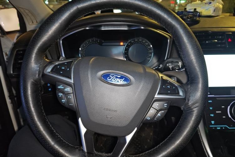 Used Ford Mondeo 2013 2.0L GTDi240 Luxury Sport Model Steering Wheel