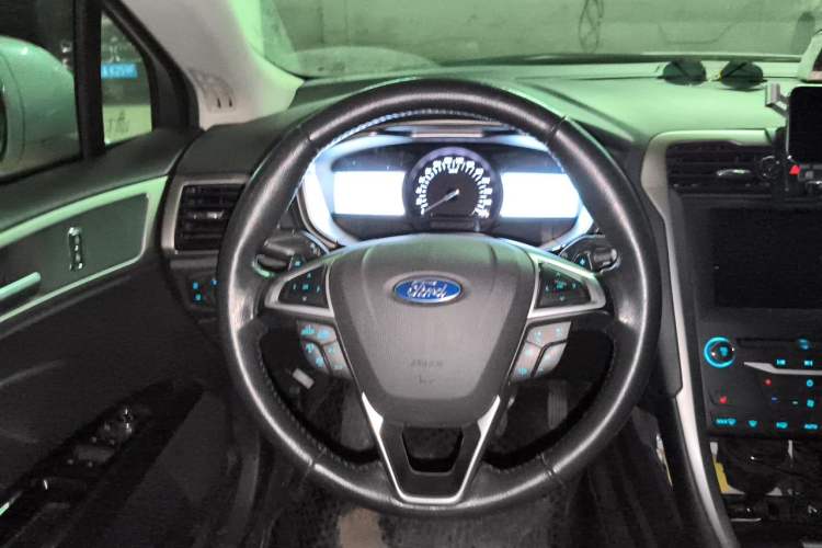 Used Ford Mondeo 2013 2.0L GTDi 200 Luxury Model Steering Wheel