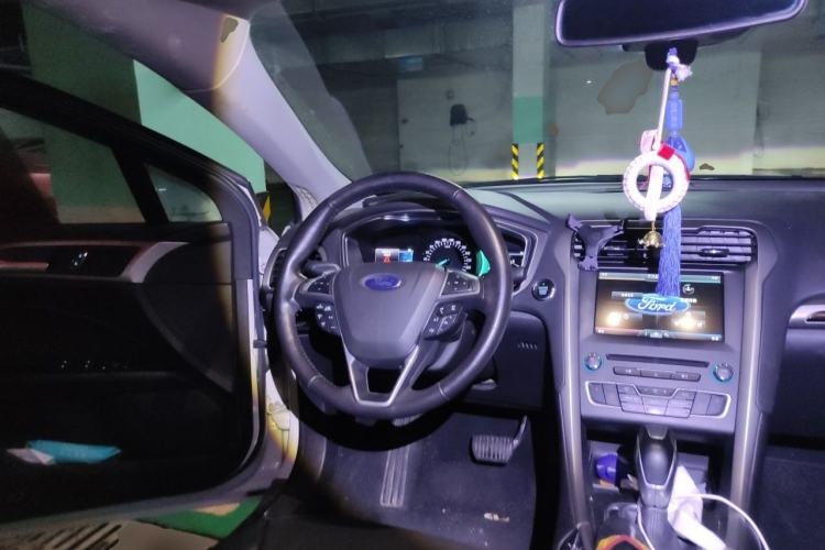 Used Ford Mondeo 2013 2.0L GTDi 200 Luxury Model Steering Wheel