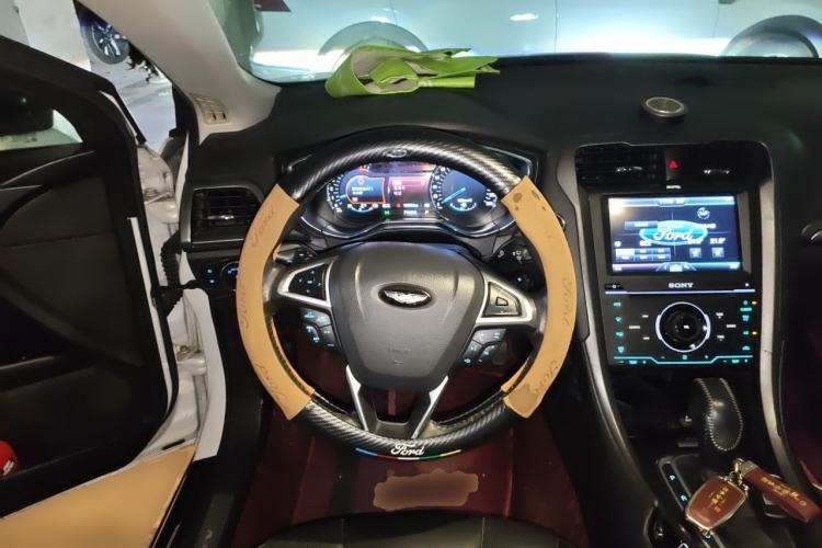 Used Ford Mondeo 2013 2.0L GTDi240 Luxury Sport Model Steering Wheel