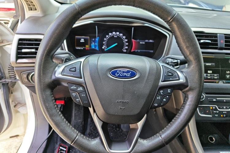 Used Ford Mondeo 2013 2.0L GTDi 200 Luxury Model Steering Wheel