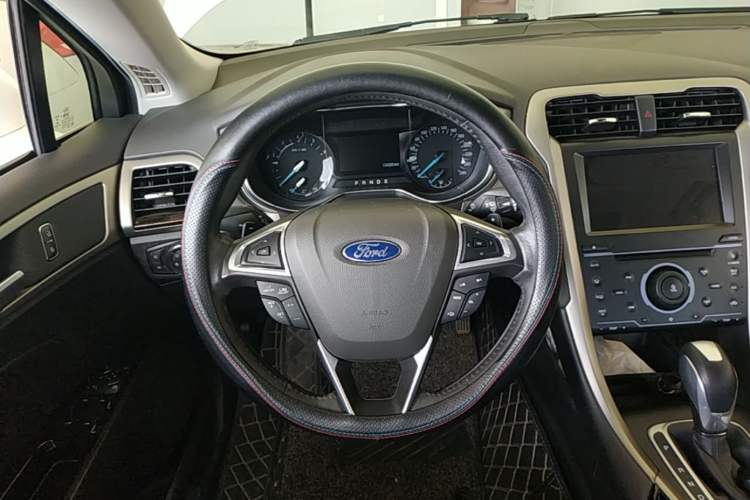 Used Ford Mondeo 2013 2.0L GTDi 200 Fashion Edition Steering Wheel
