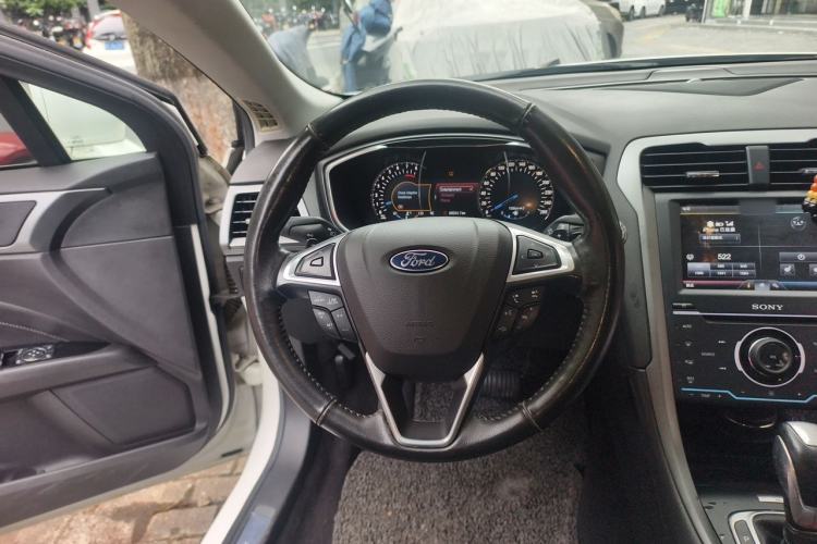 Used Ford Mondeo 2013 2.0L GTDi240 Luxury Sport Model Steering Wheel