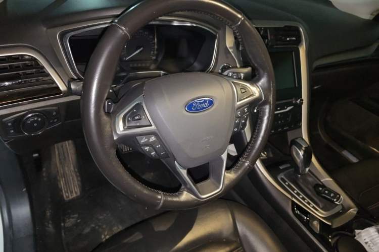 Used Ford Mondeo 2013 2.0L GTDi 200 Luxury Model Steering Wheel