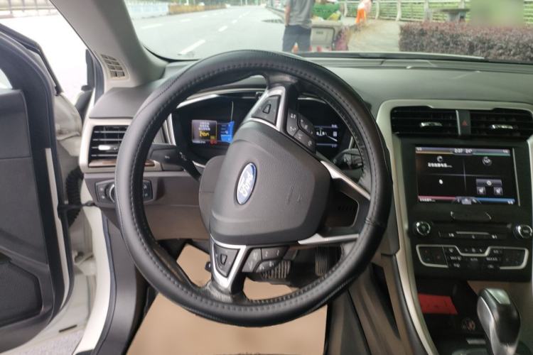 Used Ford Mondeo 2013 2.0L GTDi 200 Luxury Model Steering Wheel