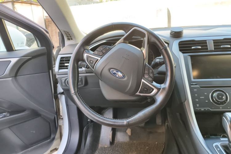 Used Ford Mondeo 2013 2.0L GTDi240 Luxury Sport Model Steering Wheel
