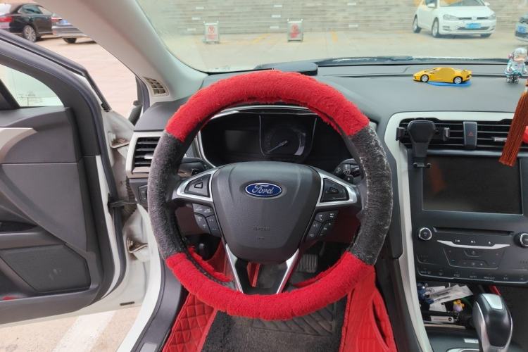 Used Ford Mondeo 2013 2.0L GTDi 200 Luxury Model Steering Wheel