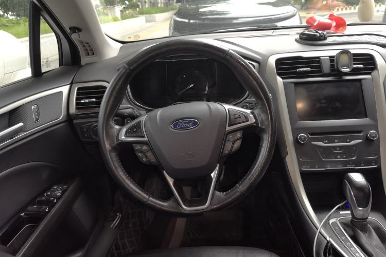Used Ford Mondeo 2013 2.0L GTDi 200 Luxury Model Steering Wheel