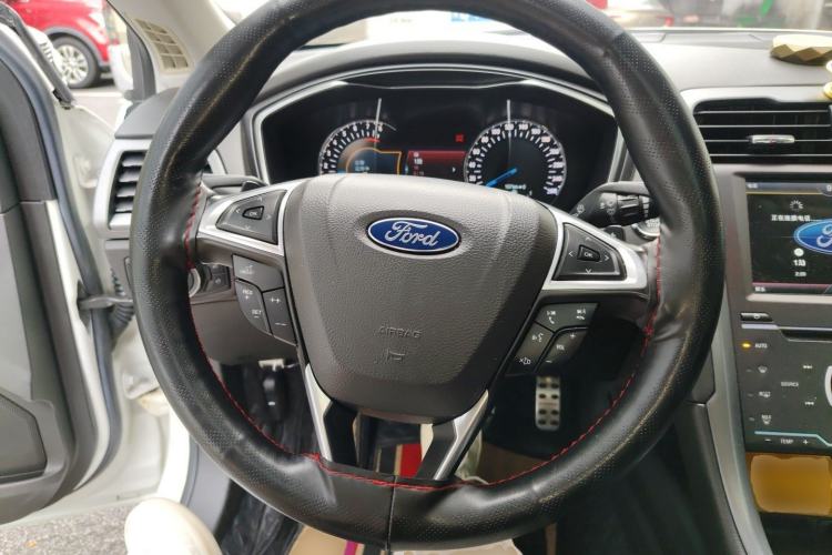 Used Ford Mondeo 2013 2.0L GTDi240 Luxury Sport Model Steering Wheel