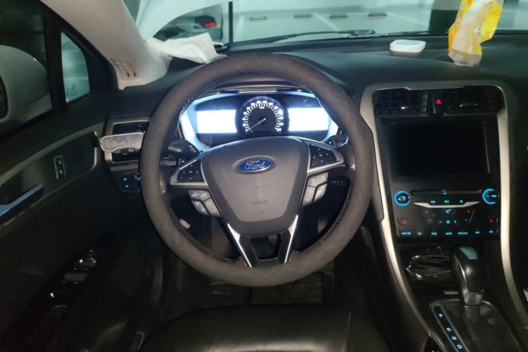 Used Ford Mondeo 2013 2.0L GTDi 200 Luxury Model Steering Wheel