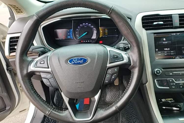 Used Ford Mondeo 2013 2.0L GTDi 200 Luxury Model Steering Wheel