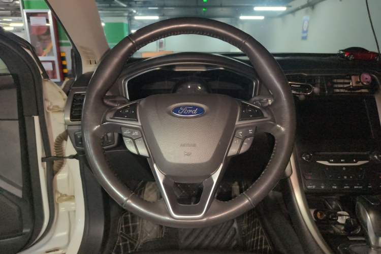 Used Ford Mondeo 2013 2.0L GTDi 200 Luxury Model Steering Wheel