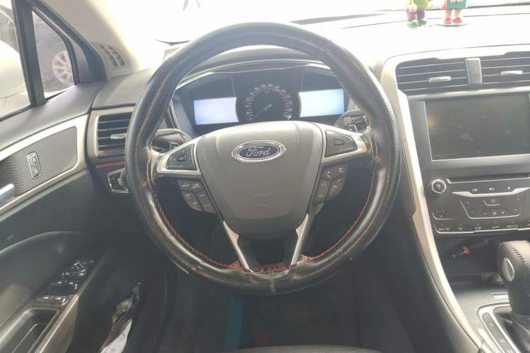 Used Ford Mondeo 2013 2.0L GTDi 200 Luxury Model Steering Wheel