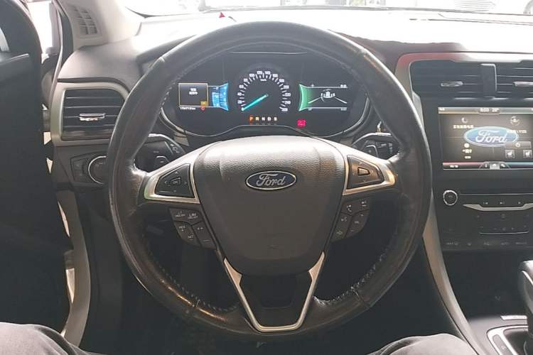 Used Ford Mondeo 2013 2.0L GTDi 200 Luxury Model Steering Wheel