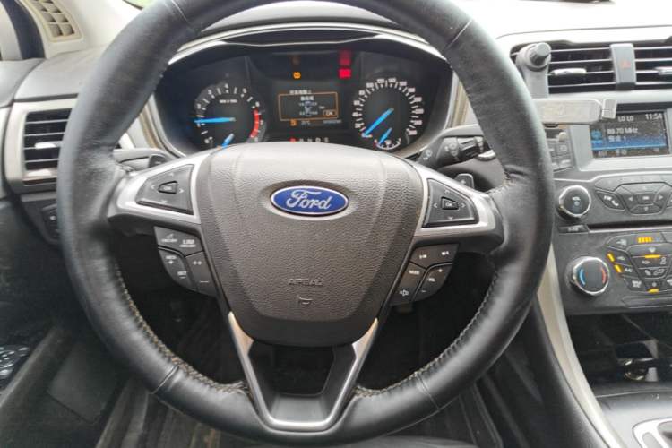 Used Ford Mondeo 2013 2.0L GTDi 200 Luxury Model Steering Wheel