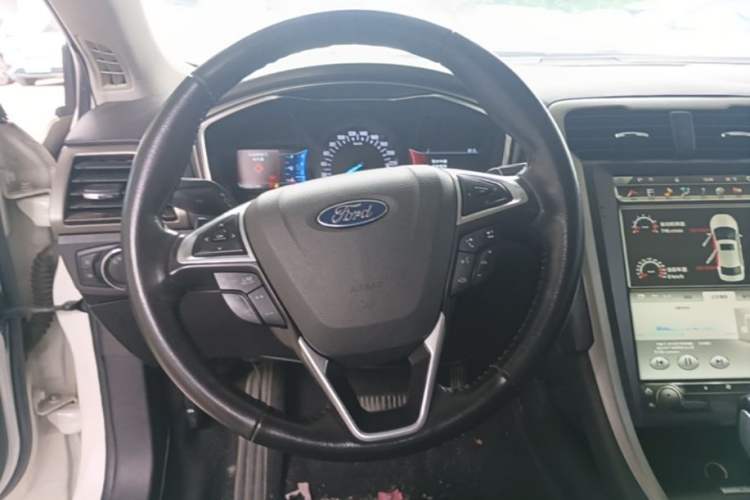 Used Ford Mondeo 2013 2.0L GTDi 200 Luxury Model Steering Wheel