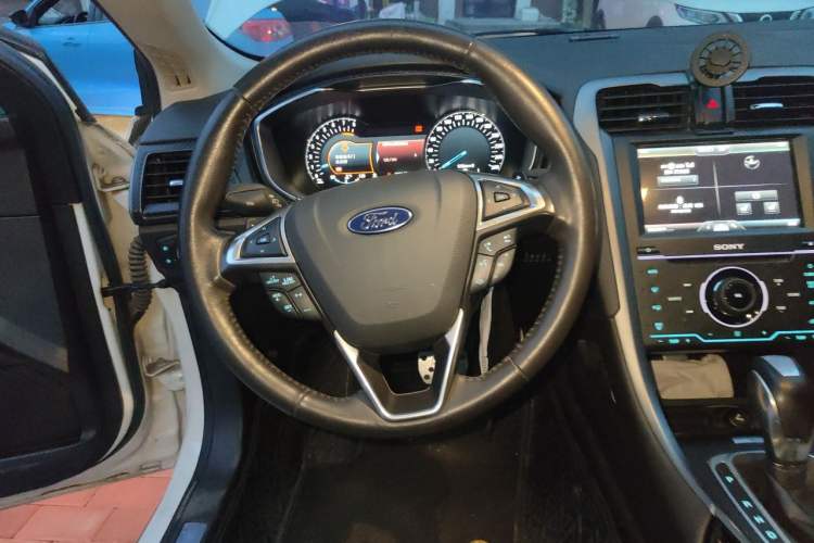 Used Ford Mondeo 2013 2.0L GTDi240 Luxury Sport Model Steering Wheel
