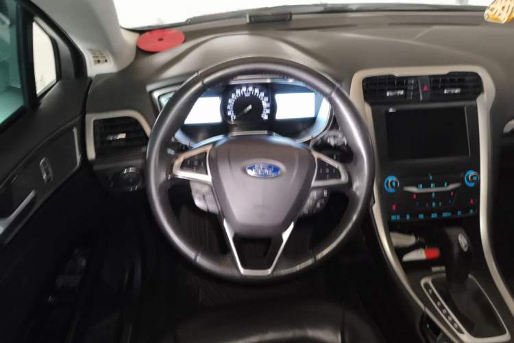 Used Ford Mondeo 2013 2.0L GTDi 200 Luxury Model Steering Wheel