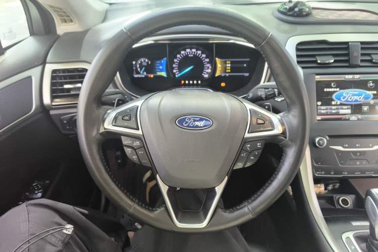 Used Ford Mondeo 2013 2.0L GTDi 200 Luxury Model Steering Wheel