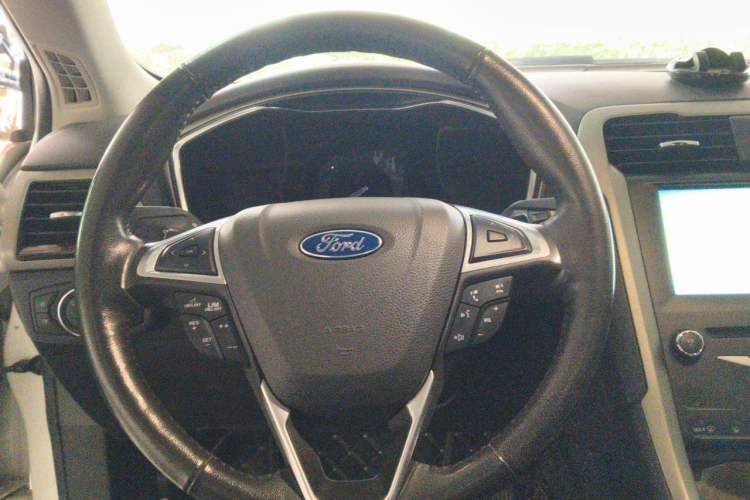 Used Ford Mondeo 2013 2.0L GTDi 200 Luxury Model Steering Wheel
