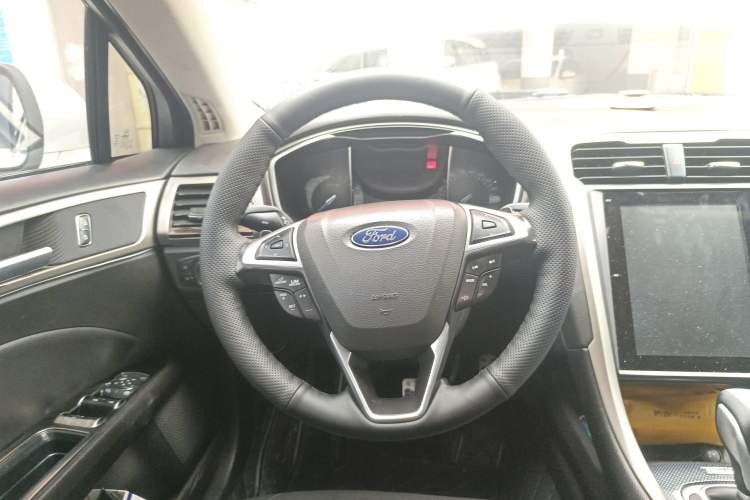 Used Ford Mondeo 2013 2.0L GTDi 200 Fashion Edition Steering Wheel