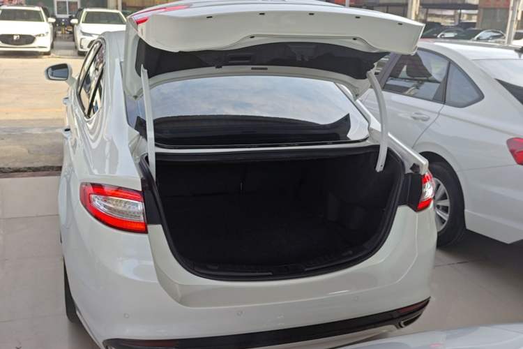 Used Ford Mondeo 2013 2.0L GTDi 200 Luxury Model Trunk