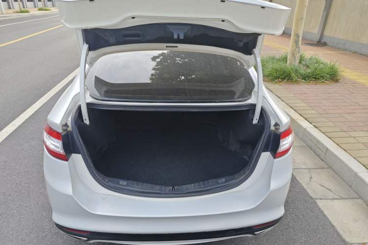 Used Ford Mondeo 2013 2.0L GTDi 200 Luxury Model Trunk