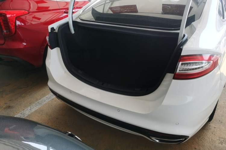 Used Ford Mondeo 2013 2.0L GTDi 200 Fashion Edition Trunk