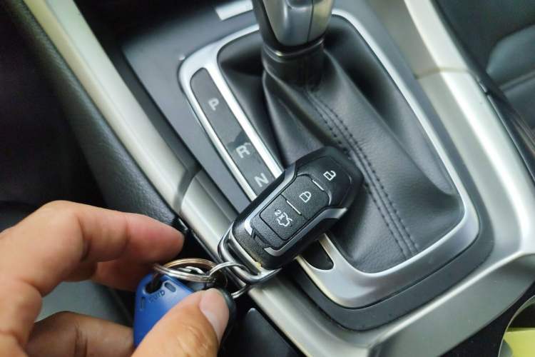 Used Ford Mondeo 2013 2.0L GTDi 200 Luxury Model Vehicle Key
