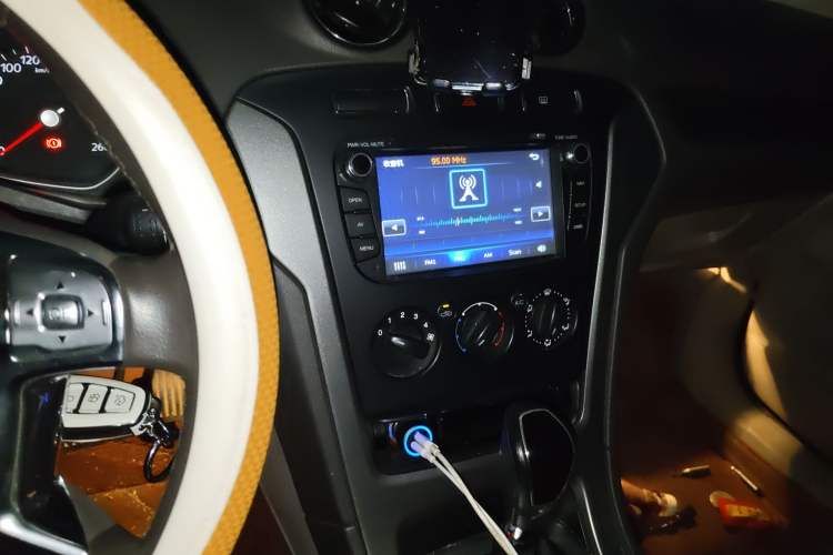 Used Ford Mondeo 2013 2.3L Fashion Edition Audio And AC Panel