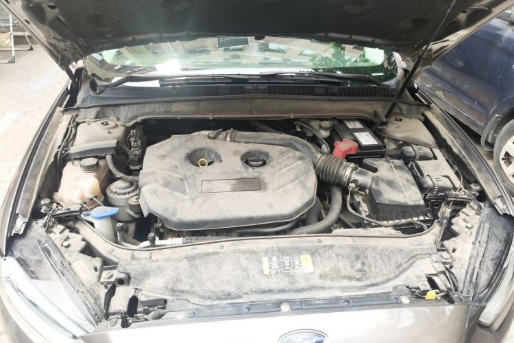 Used Ford Mondeo 2013 2.0L GTDi 200 Luxury Model Engine Bay