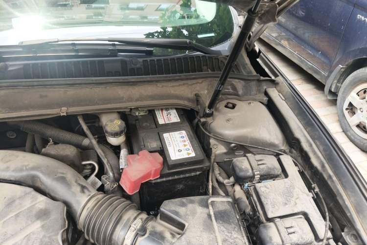 Used Ford Mondeo 2013 2.0L GTDi 200 Luxury Model Engine Bay Left