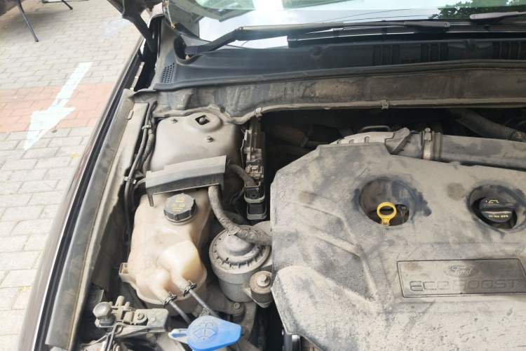 Used Ford Mondeo 2013 2.0L GTDi 200 Luxury Model Engine Bay Right